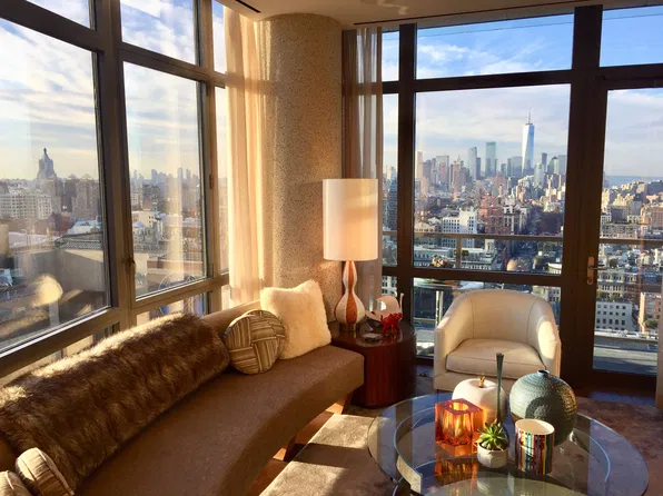 101 West 24th Street image 1 of 13