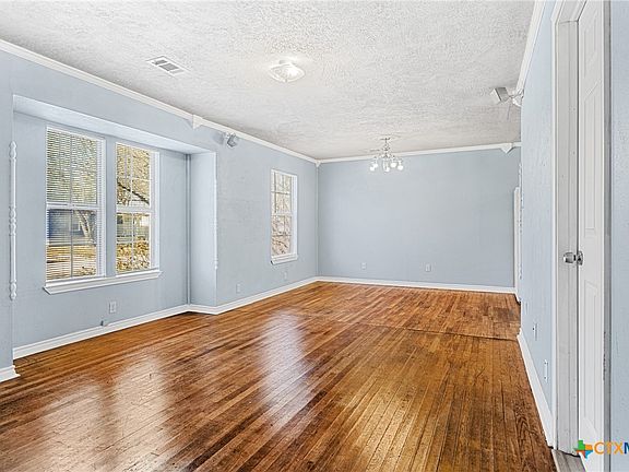 4th image of 402 Washington St