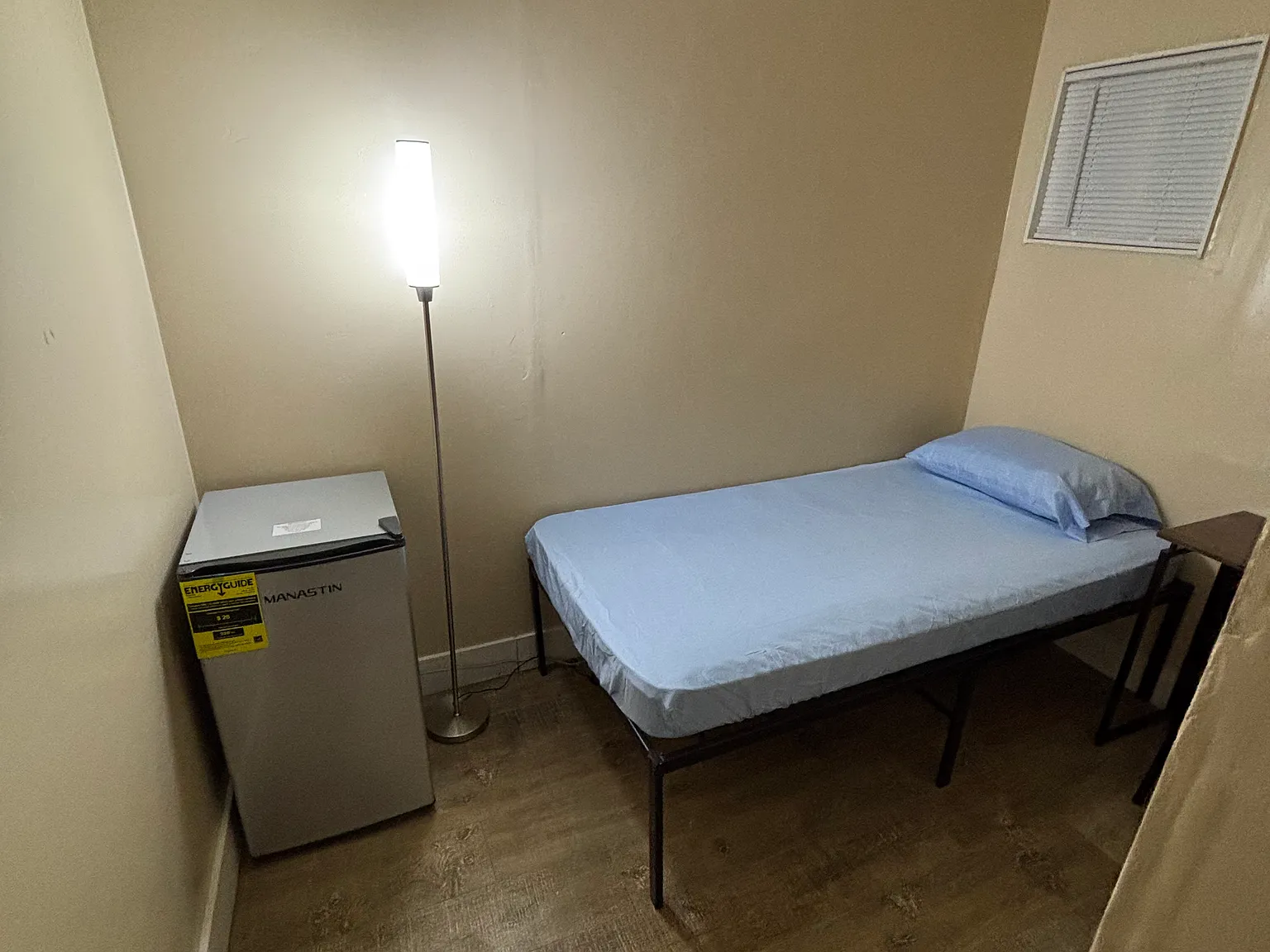 4 bed, $920 — Photo 1