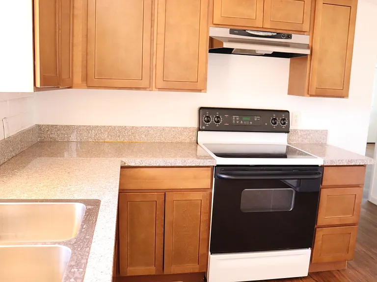 1052 S Chaparral Cir — Photo 6