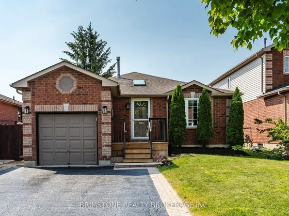 9 Holly Meadow Rd, Barrie, ON L4N 8S1