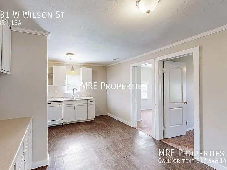 531 W Wilson St — Photo 8