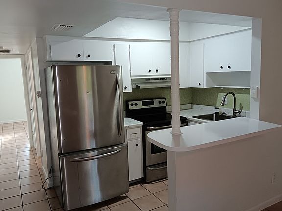 4th image of 116 SW Jefferson Cir N APT 9