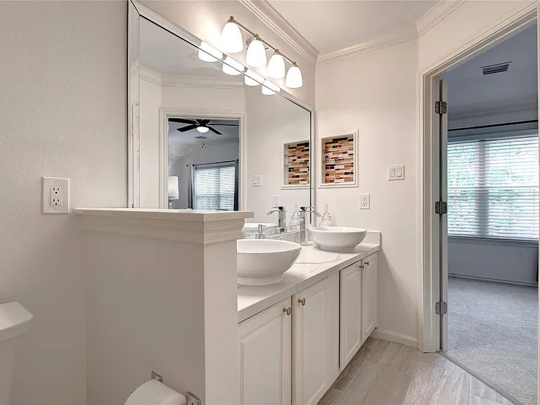 35 N Walden Elms Cir — Photo 16