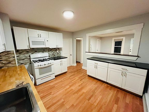 3rd image of 116 Lawrence St #1REAR