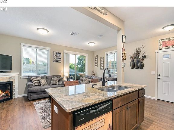 3rd image of 4225 NE 34th Way