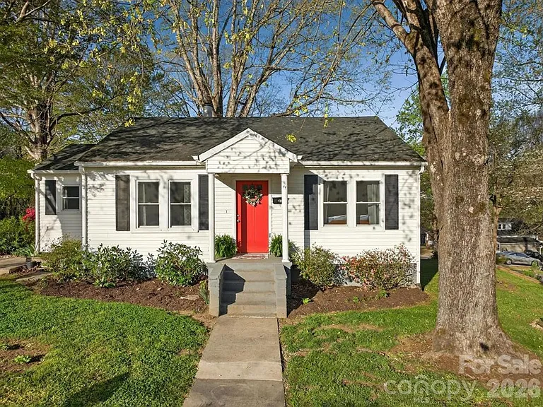 713 Prospect St NW — Photo 1