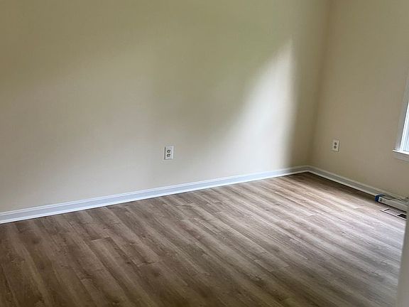 4th image of 7 Mosby Ct #C