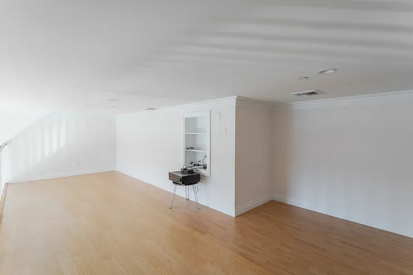 Rented by Bond New York | media 9