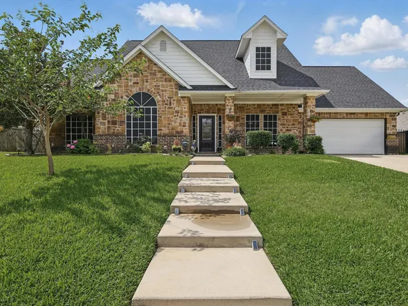 2210 Ridgewood Dr, Bridgeport, TX 76426