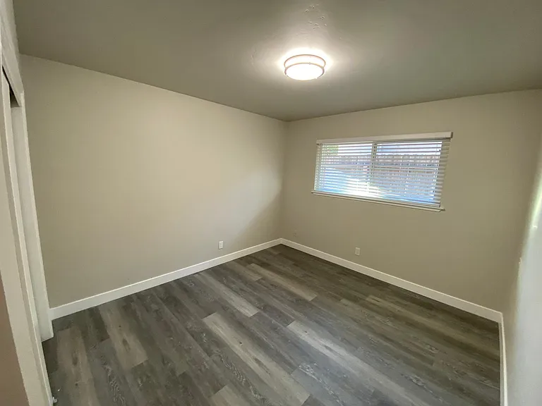 Bedroom 2 (115 sq ft)