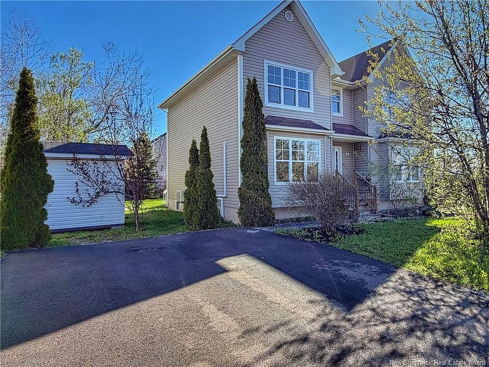 1st image of 60 Christopher Cres