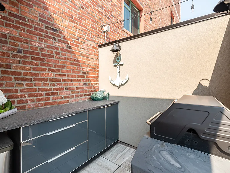2135 Commerce St — Photo 31