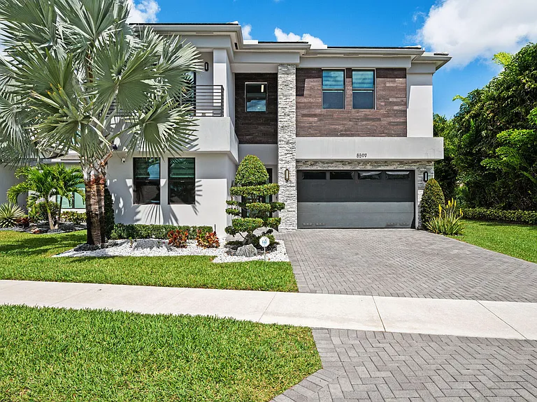 8599 Tower Bridge Ct — Photo 1