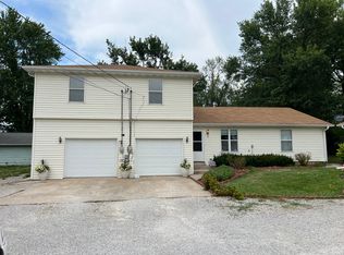 213 W Stone St APT 4, Sturgeon, MO 65284