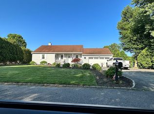 260 Old Farm Rd, Riverhead, NY 11901