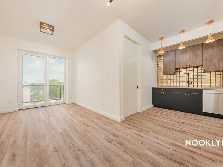 150 Bayard St #5C — Photo 1