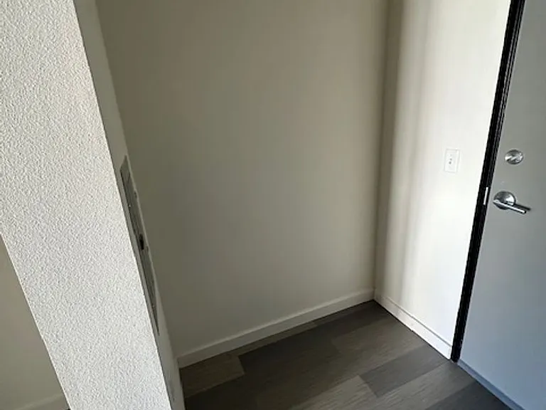 Ferry Street Manor — Photo 9