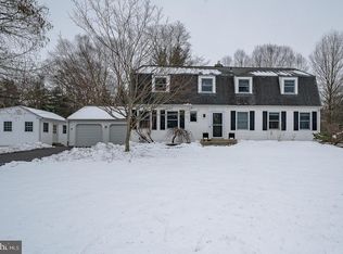 1324 Karen Ln, Wayne, PA 19087