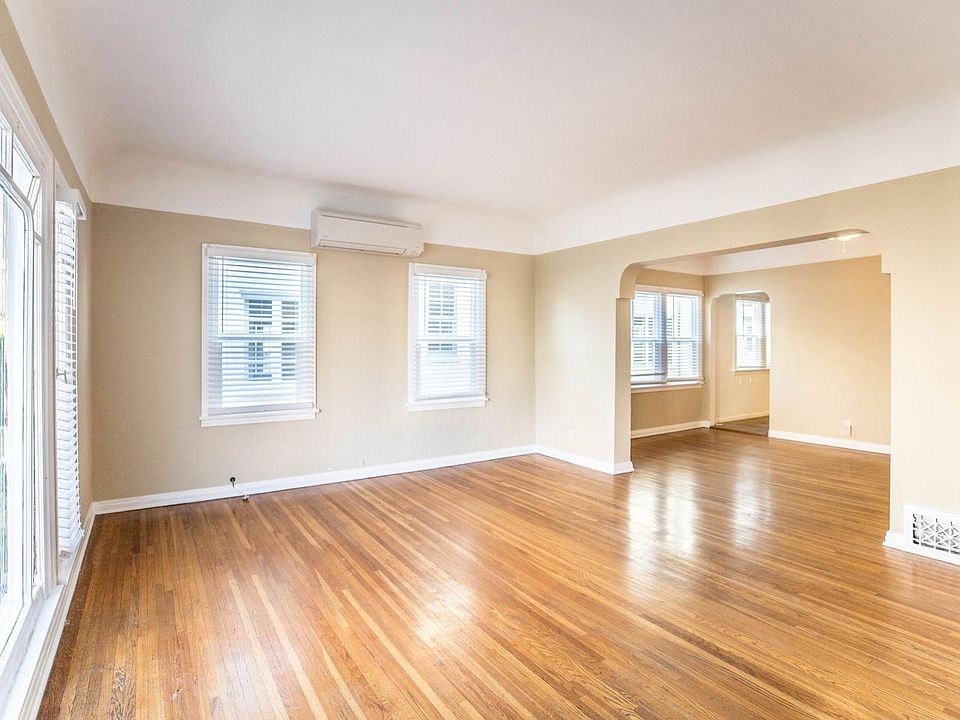 1st image of 204 S Rexford Dr #1/2