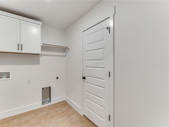 2nd image of 2809 Buckside St