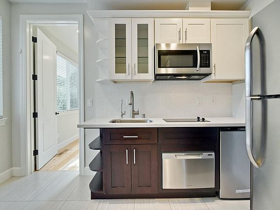 5th image of 416 Morse Ave #B