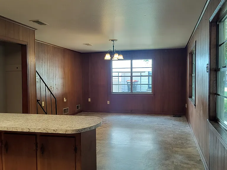 1215 S Elm St — Photo 22