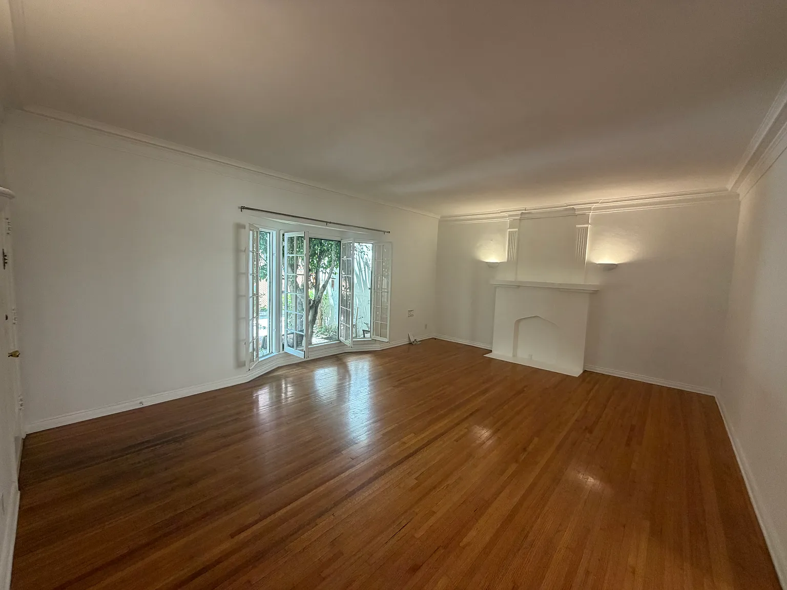 1 bed, 875 sqft, $3,000 — Photo 3