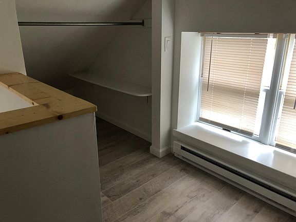 closest in the 2nd bedroom