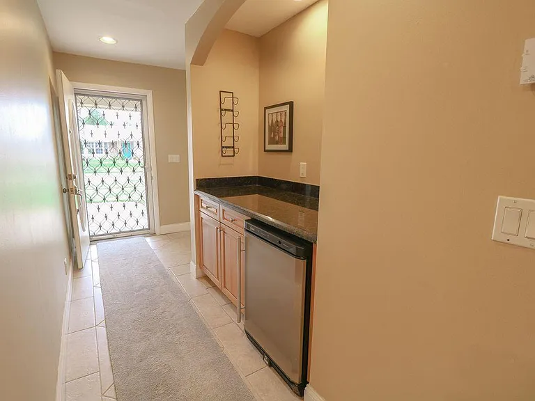 73 Pine Hill Trl W — Photo 9