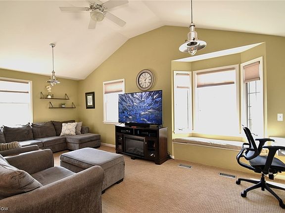 3rd image of 106 Locust Ln