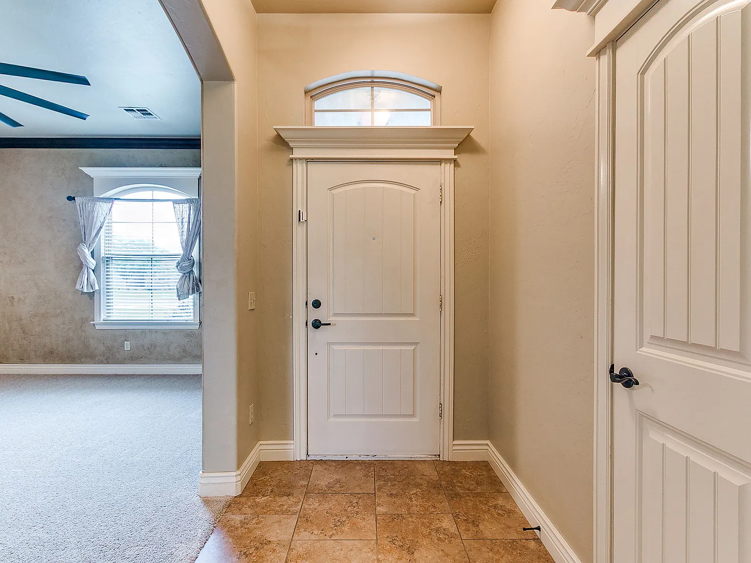 3 bed, 2006 sqft, $1,997 — Photo 4