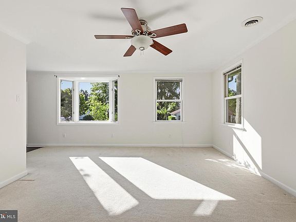 5th image of 31 Wyndmoor Dr