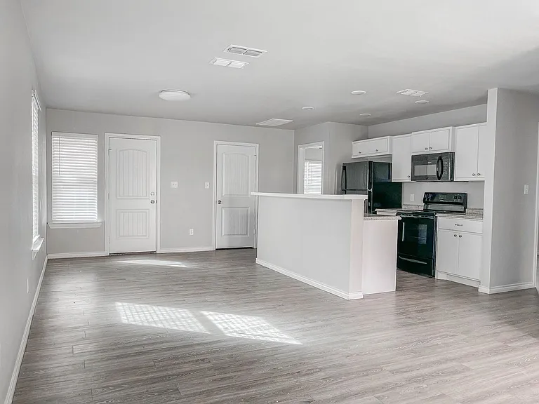 2406 Fir Ave — Photo 3