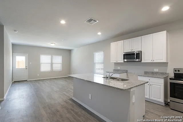 4 bed, 2.0 bath, 1459 sqft, $1,800 — Photo 3