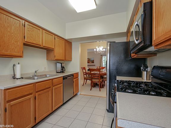 4th image of 574 W Parkside Dr