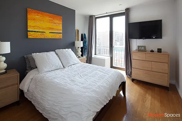 Sold by Modern Spaces | media 9