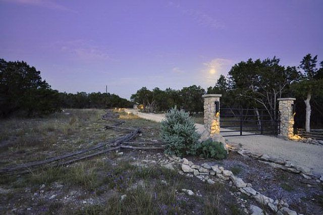 2nd image of 941B Sandy Point Rd