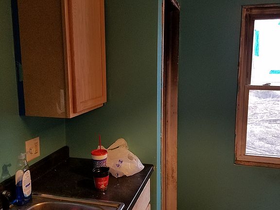 5th image of 931 Evergreen Ln