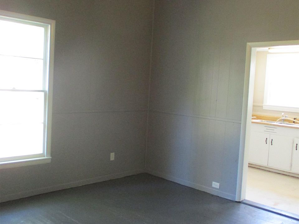 2nd image of 602 Myrtle St