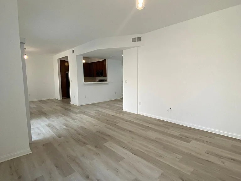 9731 Vesper Ave #9 — Photo 5