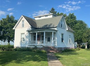 401 S 6th St, New Douglas, IL