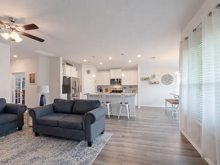 2403 Corradino St — Photo 9
