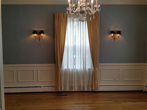 3rd image of 529 Kahkwa Blvd