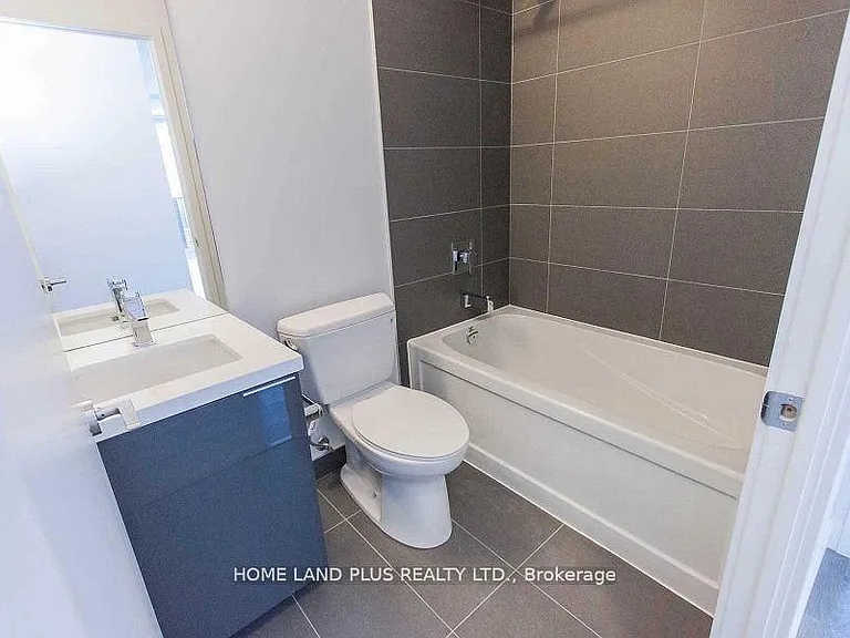 8 Eglinton Ave E #5111 — Photo 12