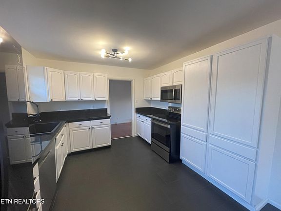 2nd image of 7012 Middlebrook Pike