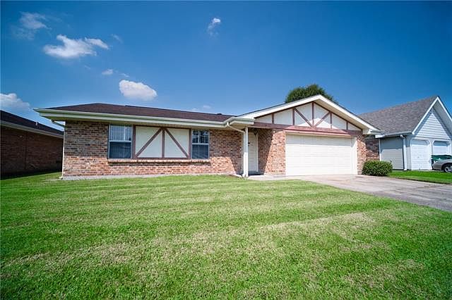 1st image of 116 Firethorn Dr