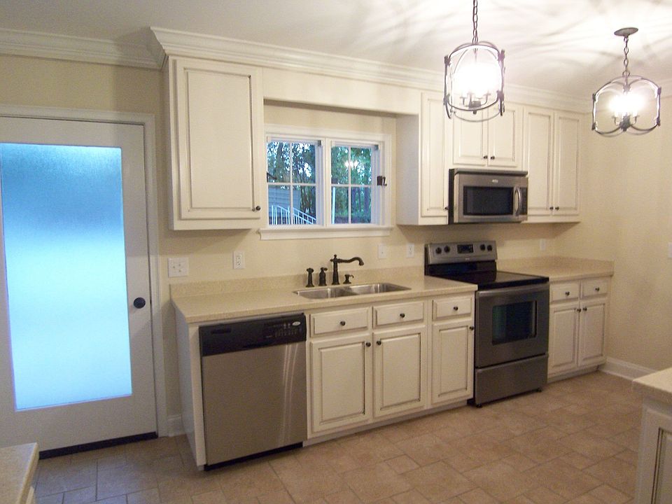 2nd image of 1101 Collinwood St