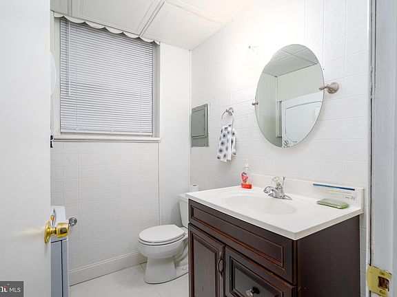 4th image of 1422 McKean St