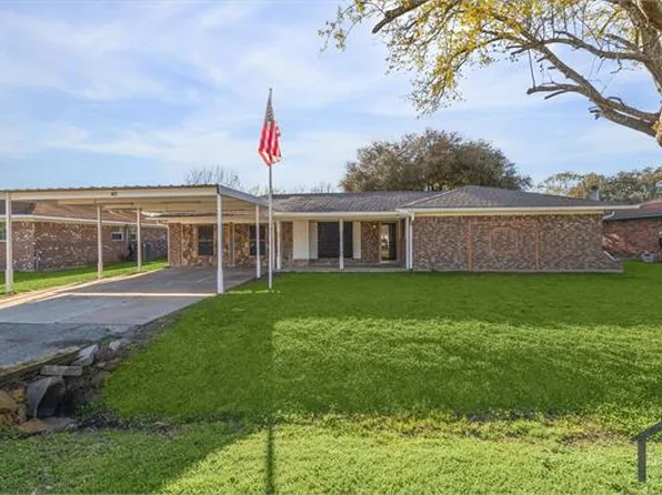 412 Lyndale Dr, Highlands, TX 77562